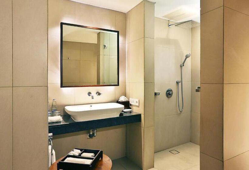 בית מלון כפרי The 1o1 Bali Fontana Seminyak