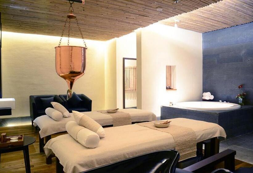 בית מלון כפרי The 1o1 Bali Fontana Seminyak