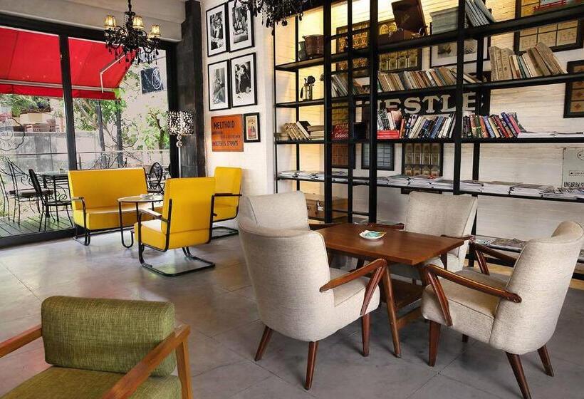 בית מלון כפרי The 1o1 Bali Fontana Seminyak