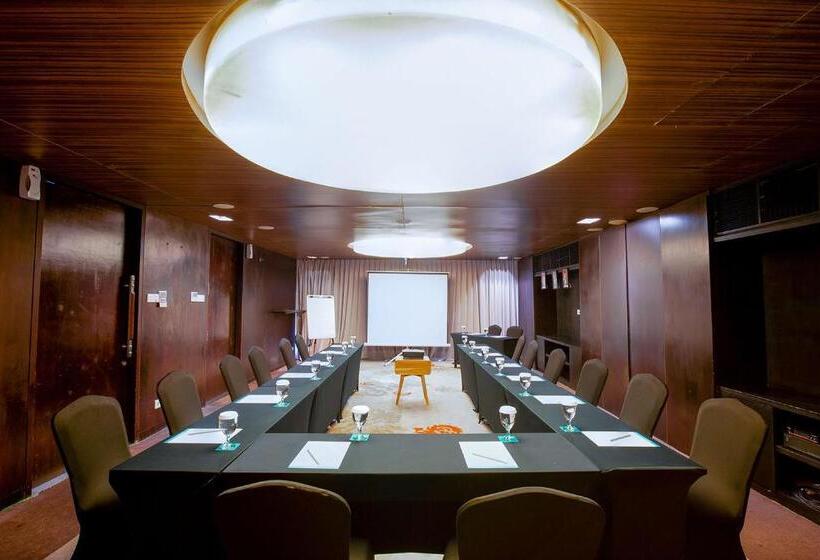 בית מלון כפרי The 1o1 Bali Fontana Seminyak