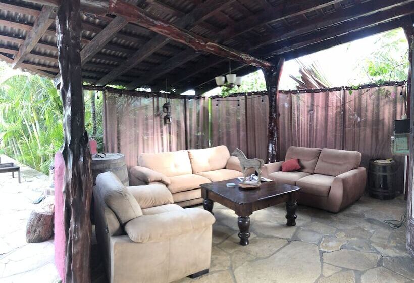 هتل Rancho Chilamate Guest Ranch