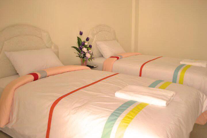 O.u.m. Hotel   โรงแรมโอยูเอ็ม