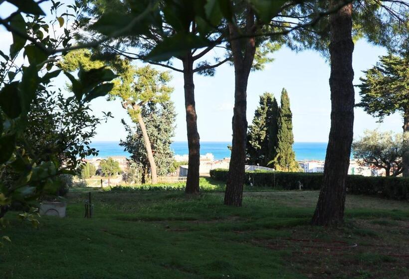 مبيت وإفطار Ostello E Camere Private Prima Luce Foresteria