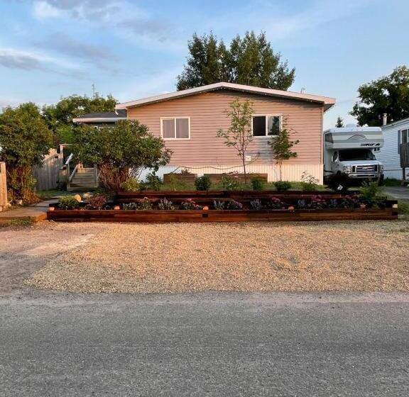 فندق صغير Lemon Tree Inn