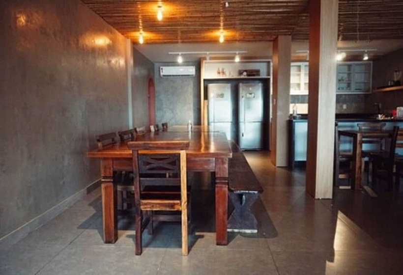 هاستل Graffi Beach House