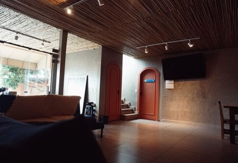 هاستل Graffi Beach House