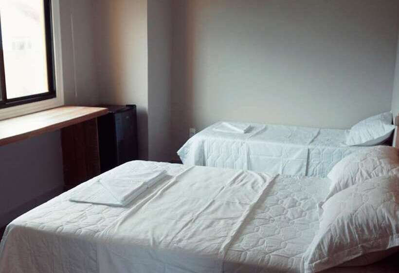 هاستل Graffi Beach House