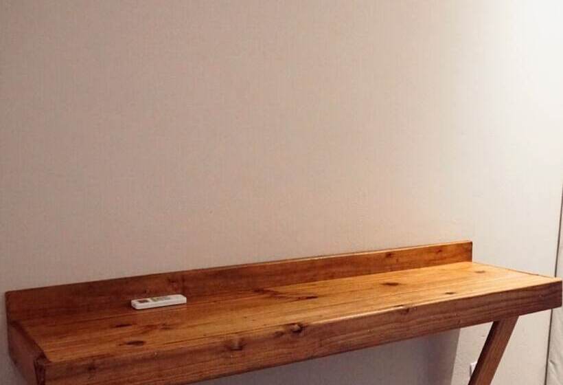 هاستل Graffi Beach House