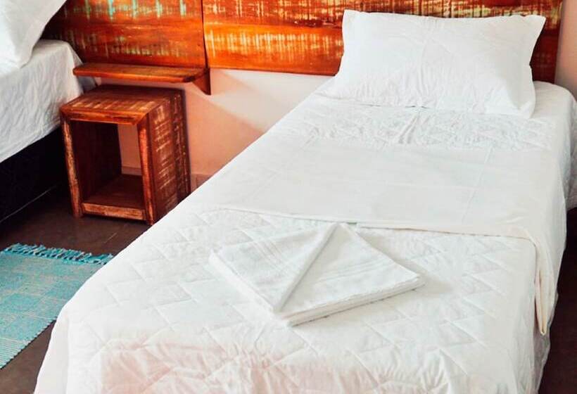 هاستل Graffi Beach House