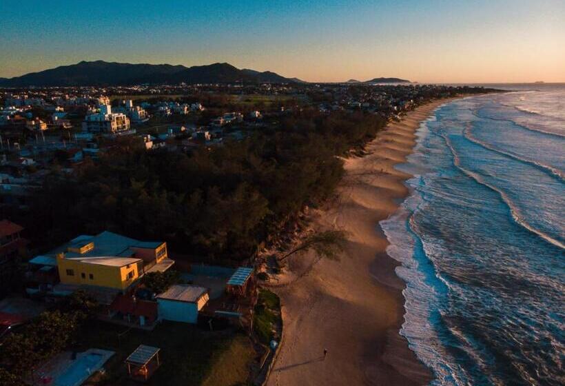 هاستل Graffi Beach House