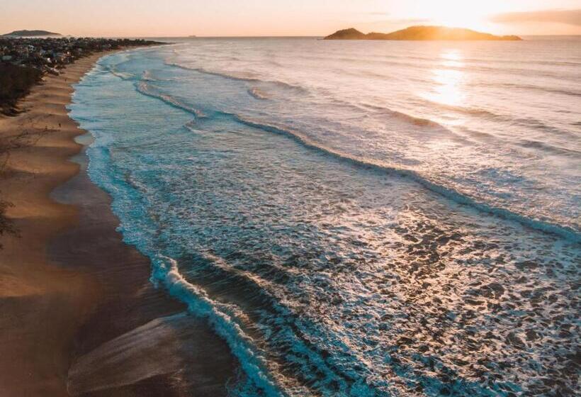 هاستل Graffi Beach House