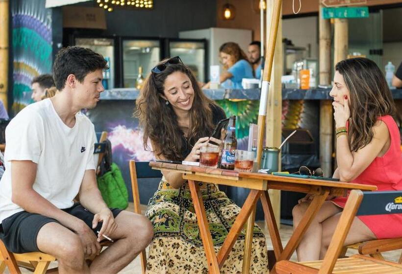 هاستل Graffi Beach House