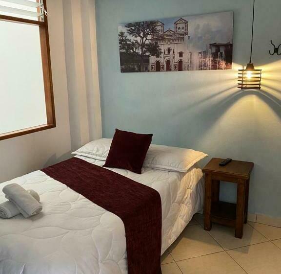 هتل Hostel Affordable Rooms With Private Bathroom San Juan Guatapé