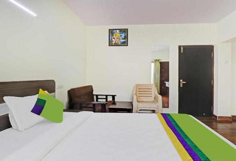 هتل Treebo Aall Season