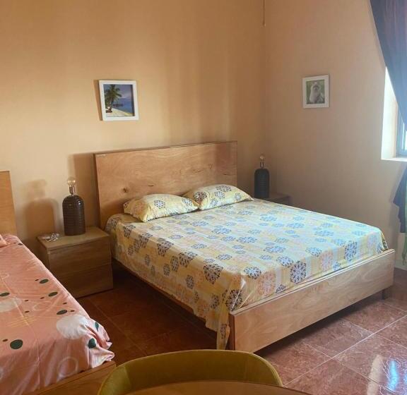 تختخواب و صبحانه La Rosa Buga