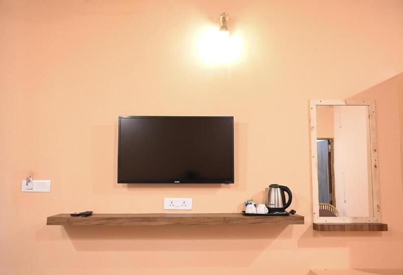 فندق Amadi Beach Front Resort