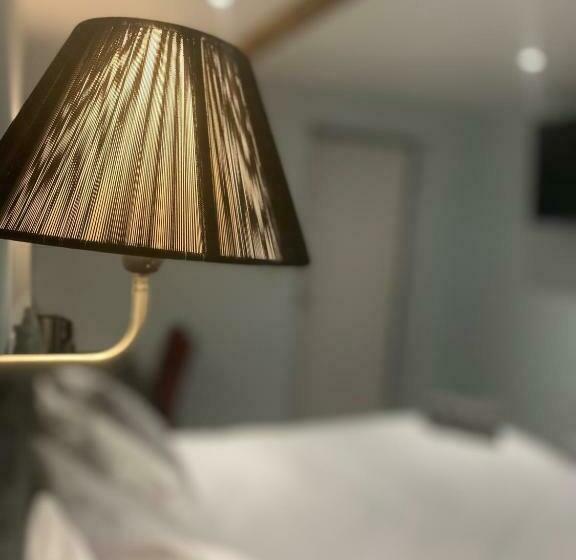 هتل Comus Inn