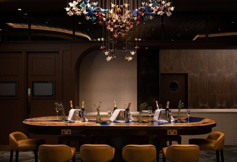 هتل Lost Property St. Paul S London, Curio Collection By Hilton