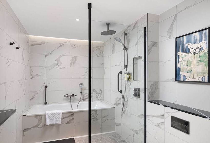 هتل Lost Property St. Paul S London, Curio Collection By Hilton