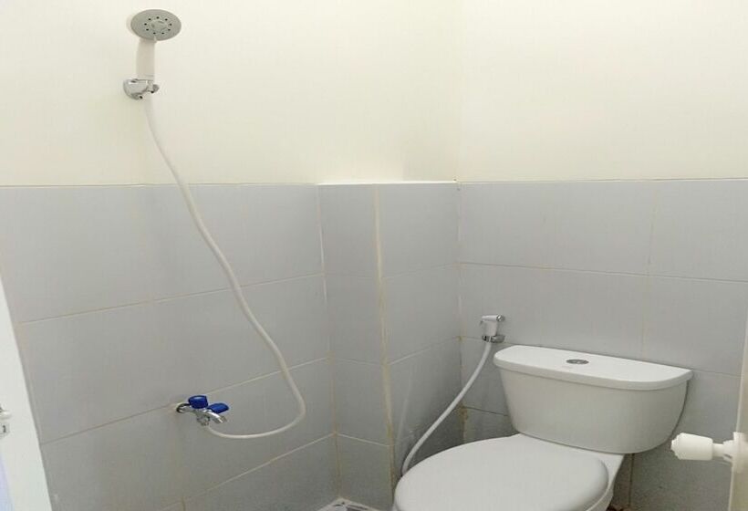 בית מלון כפרי Oyo 90930 Wisma Hana Hani