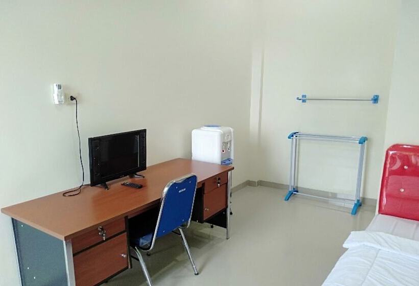 בית מלון כפרי Oyo 90930 Wisma Hana Hani