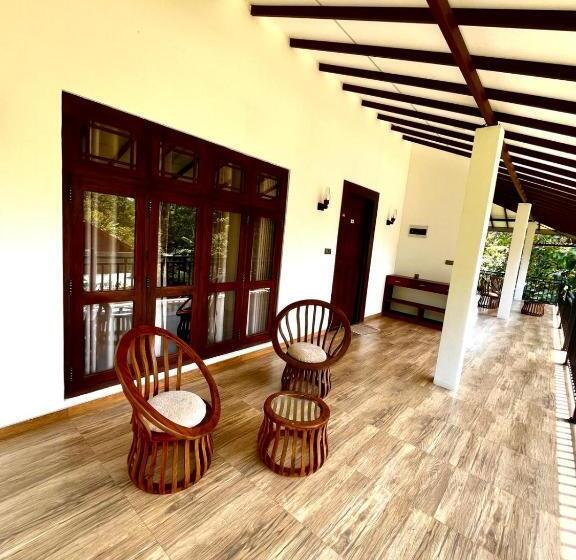 בית מלון כפרי Sigiriya Cashew Palace Resort