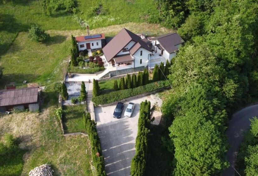 פנסיון Casa Dintre Brazi Hunedoara