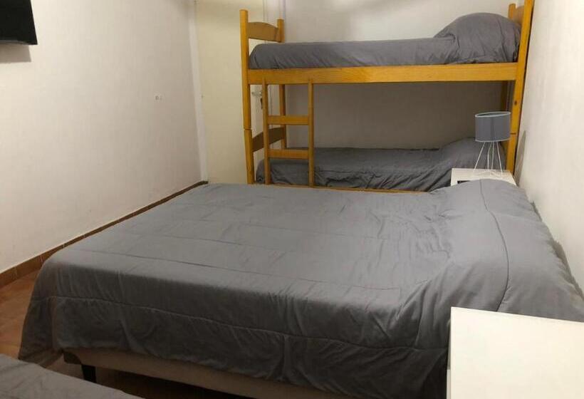 پانسیون El Faro Hostel