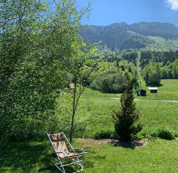تختخواب و صبحانه Le Chalet De Plainpalais