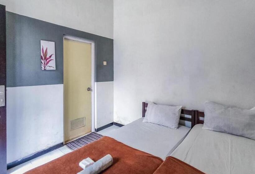 ホテル Kartini Guest House Near Alun Alun Probolinggo