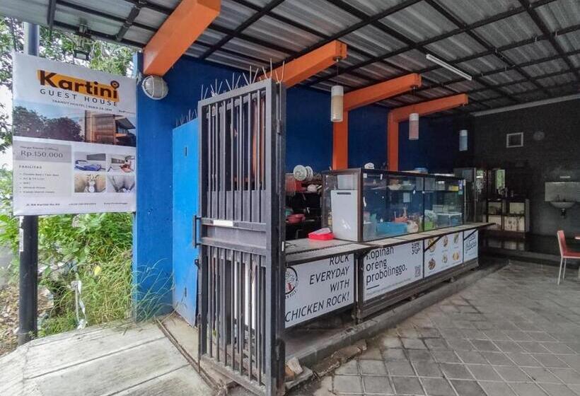 ホテル Kartini Guest House Near Alun Alun Probolinggo