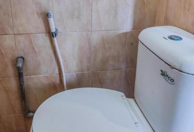 ホテル Kartini Guest House Near Alun Alun Probolinggo