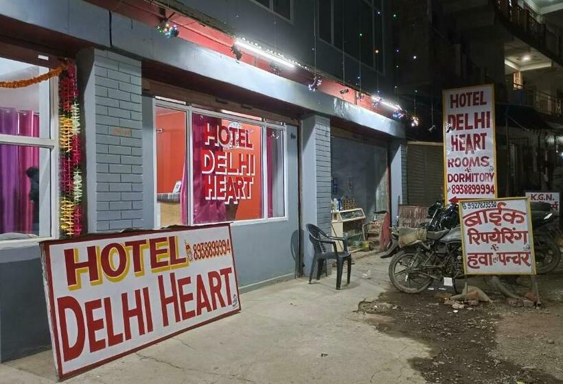 בית מלון כפרי Oyo 84792  Delhi Heart