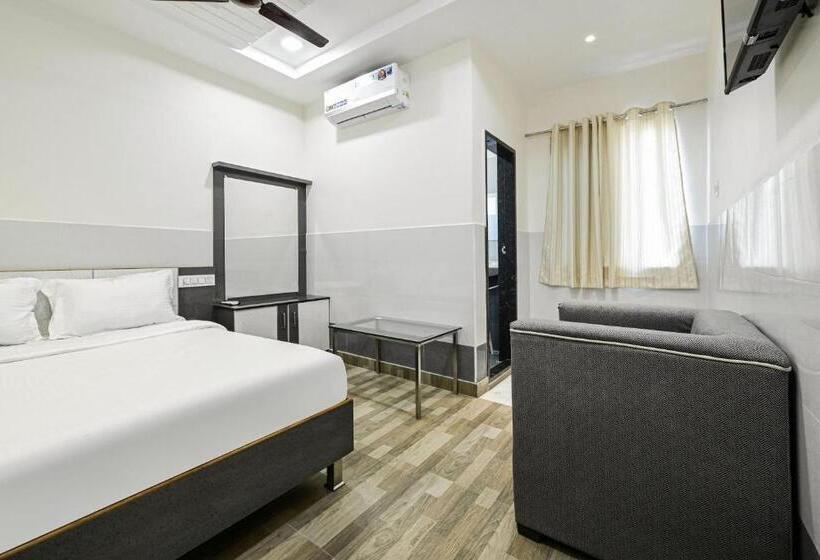 בית מלון כפרי Oyo 85707 Gv Grand