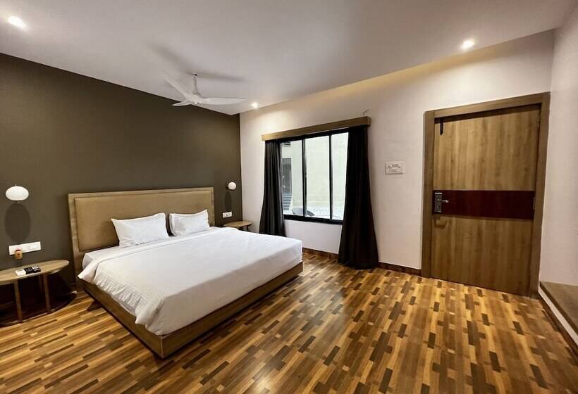 Paramount Riverfront Resort & Spa, Karjat