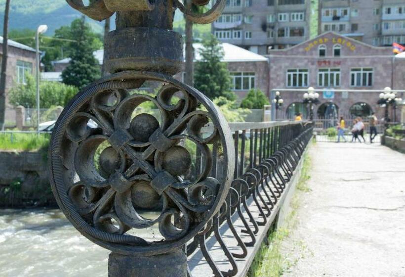 פנסיון Green Paradise Guest House