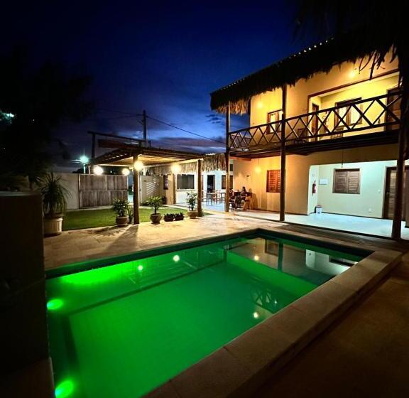 پانسیون Pousada Canaã Icaraizinho