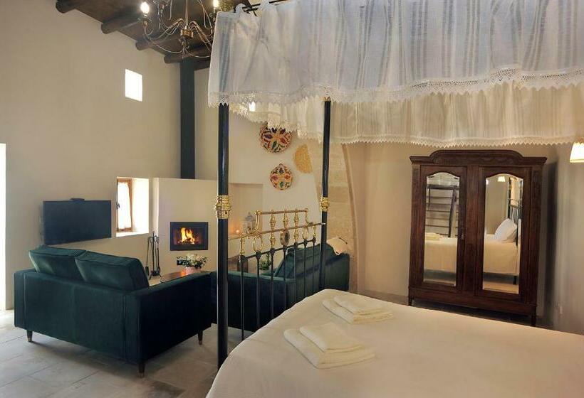 Pentasino Traditional House