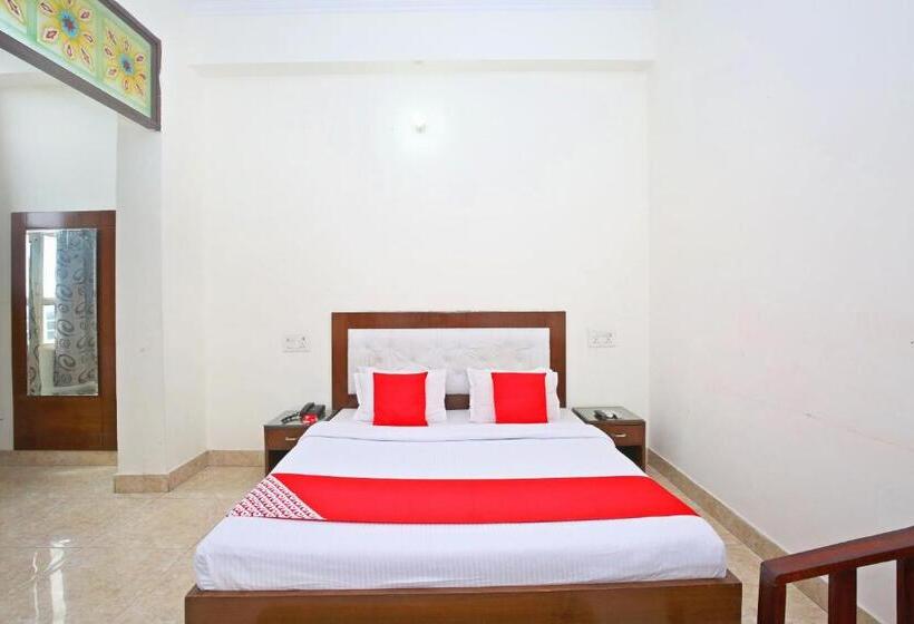 호텔 Oyo 12766 Nimantran Resort