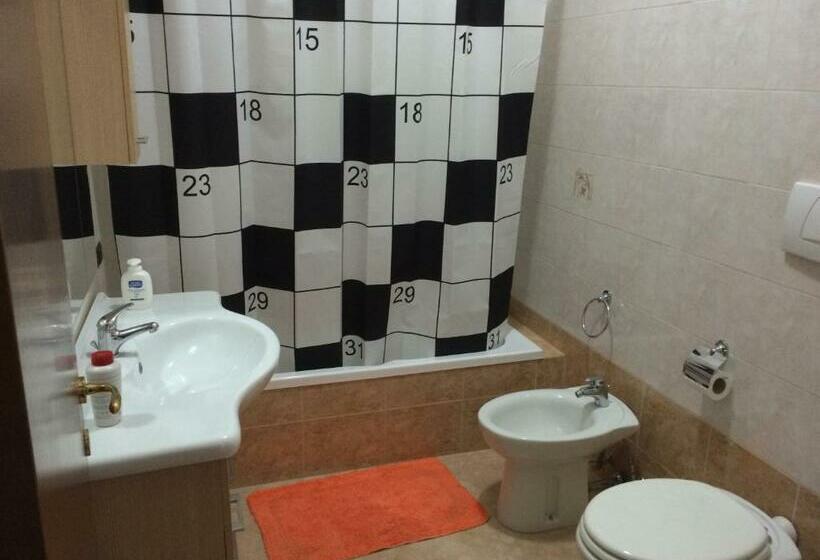 بنسيون La Curte Te Lu Pippi