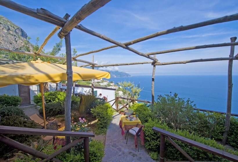 تختخواب و صبحانه L Antico Borgo Dei Limoni