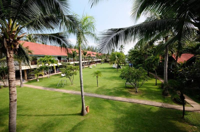 هتل Dolphin Bay Beach Resort