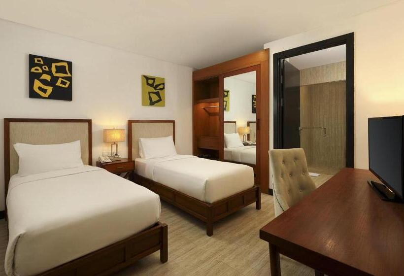 هتل Lv8 Resort