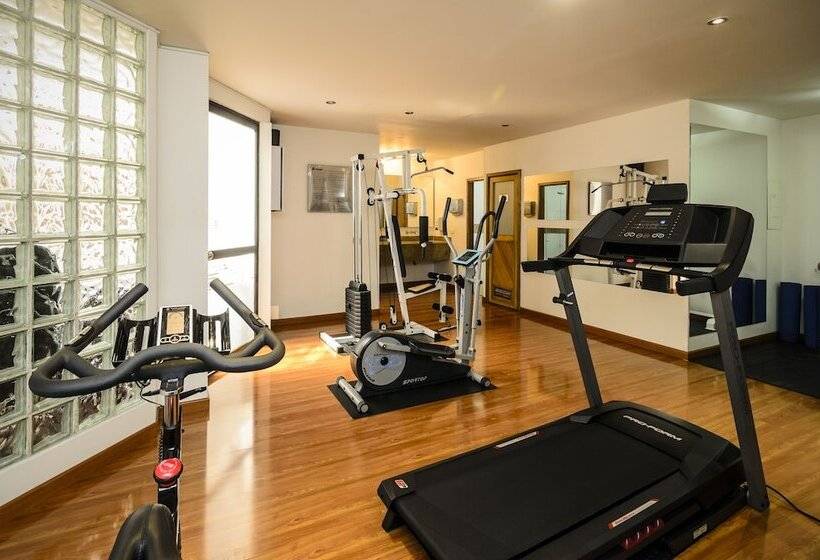 Отель Travelers Fontana Plaza