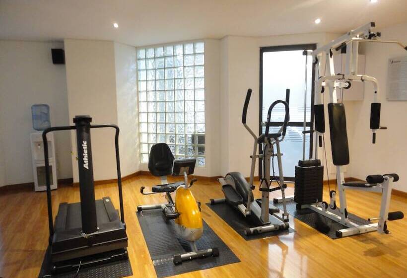 Отель Travelers Fontana Plaza