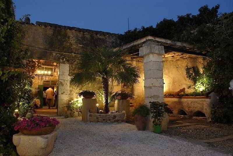اقامتگاه Baglio La Porta By Geocharme