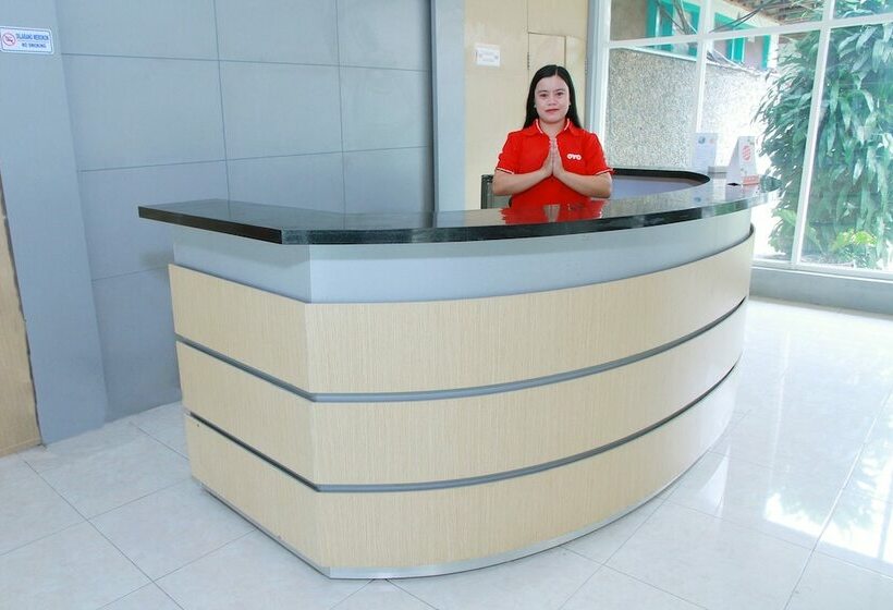 هاستل Grand Wisata Hotel By Oyo Rooms
