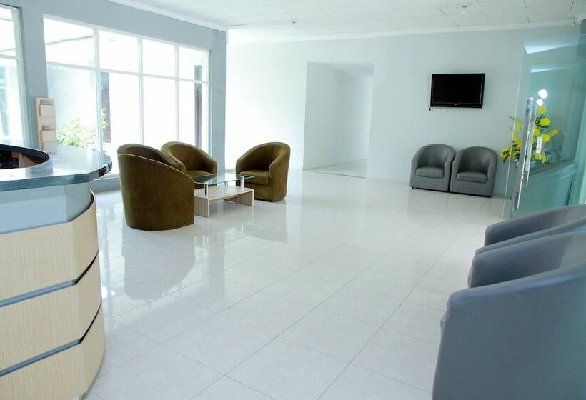 هاستل Grand Wisata Hotel By Oyo Rooms