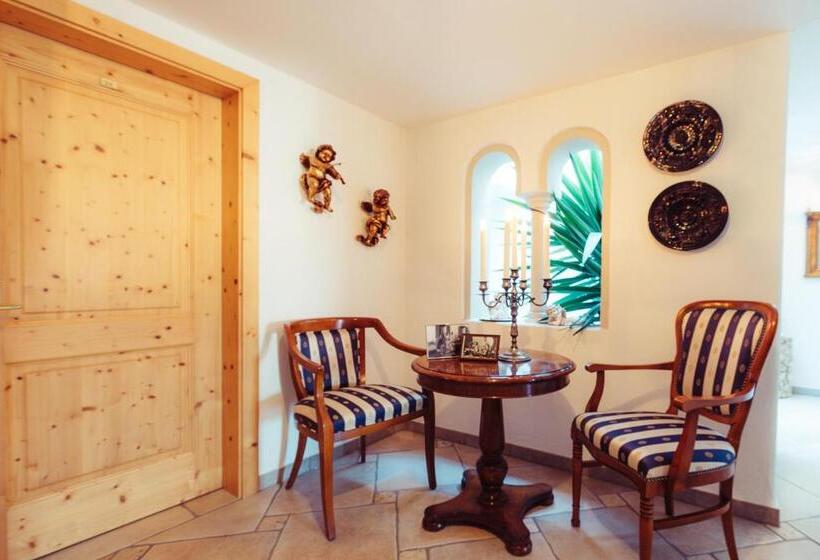 Отель Amplatz 1523   B&b And Suites