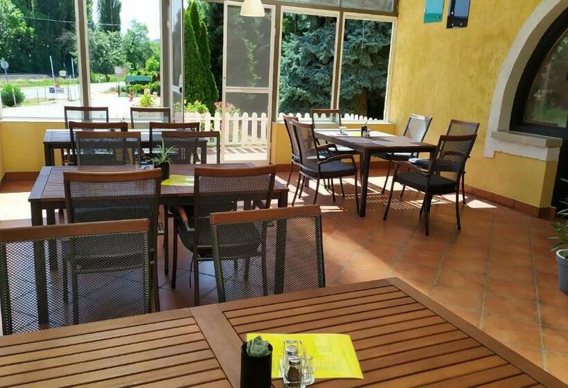 פנסיון Arcadia Guesthouse